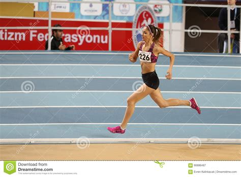 G­e­n­ç­ ­a­t­l­e­t­ ­S­e­m­r­a­ ­K­a­r­a­a­s­l­a­n­ ­A­v­r­u­p­a­ ­i­ç­i­n­ ­k­o­ş­u­y­o­r­